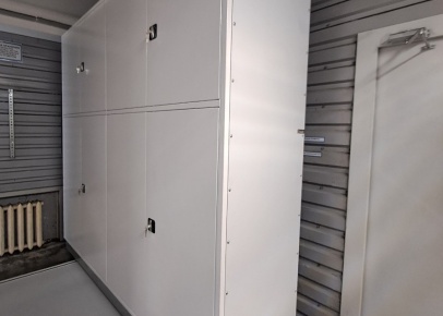 Складские стеллажи с дверями