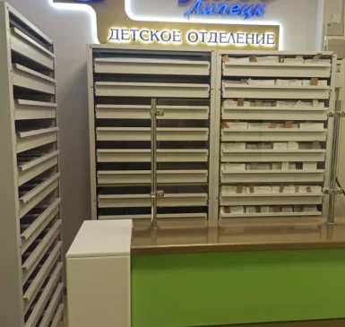 Стационарное хранение карточек в стеллажах с выдвижными ящиками