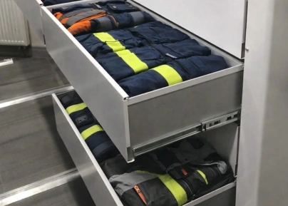 Стеллажи с ящиками для одежды и сиз